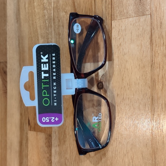 NWT Optitek Hi-Tech+2.50 readers - Picture 8 of 11